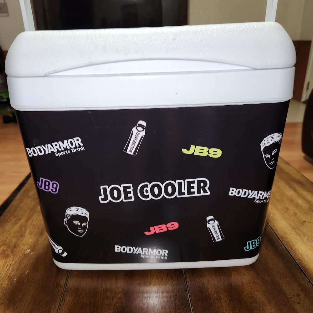 BodyArmor Joe Cooler Black and White